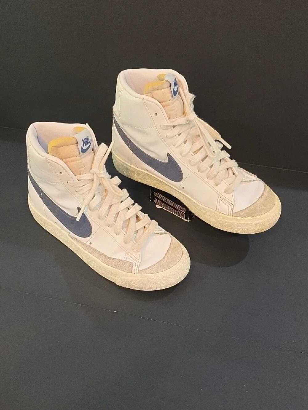 Nike Blazer '77 Women's Mid-Top Sneakers in White with Gray Swoosh Size 6